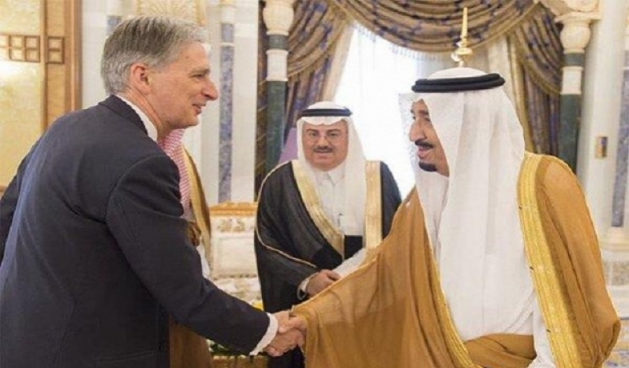 خادم الحرمين يستقبل وزير الخارجية البريطاني