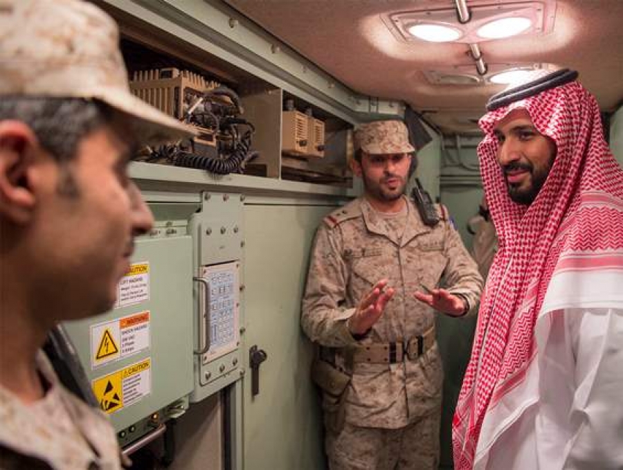 محمد بن سلمان يتفقد وحدات الدفاع الجوي الأمامية في نجران